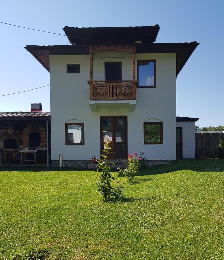 Villa La Bunicu Polovragi Exterior foto